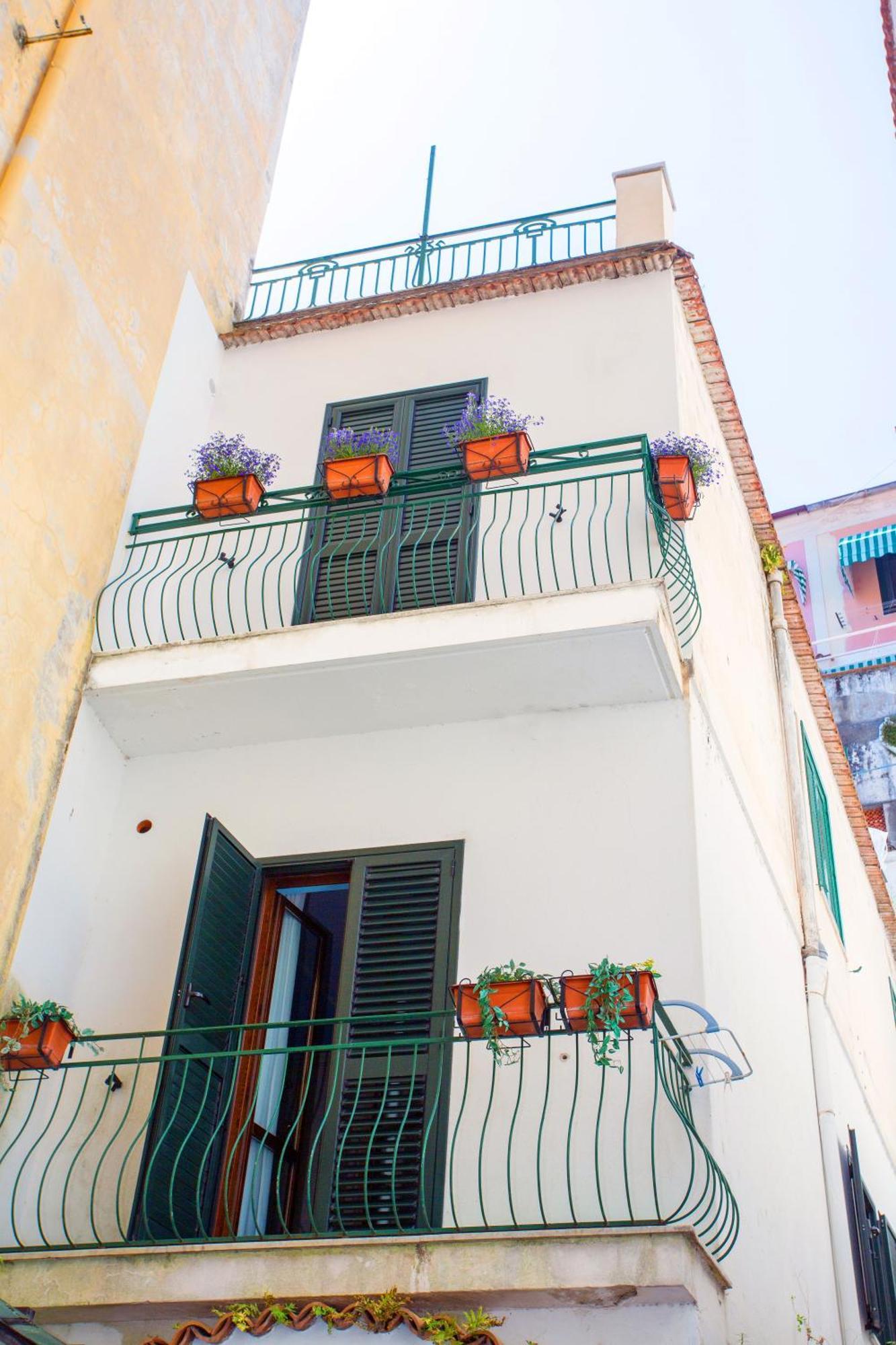 Amalfi Apartments Design Centro Storico Zewnętrze zdjęcie