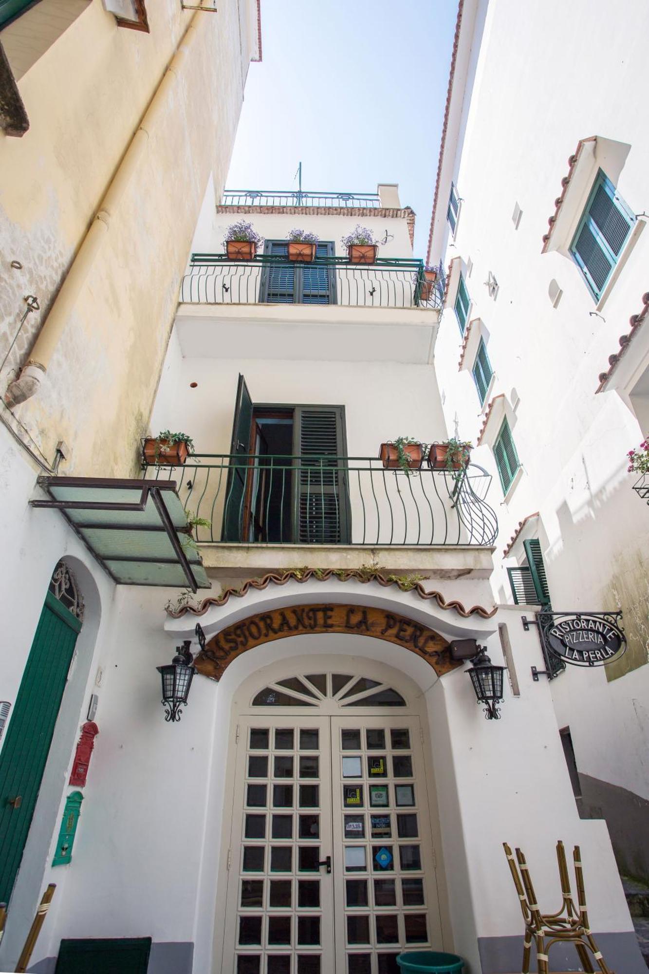 Amalfi Apartments Design Centro Storico Zewnętrze zdjęcie