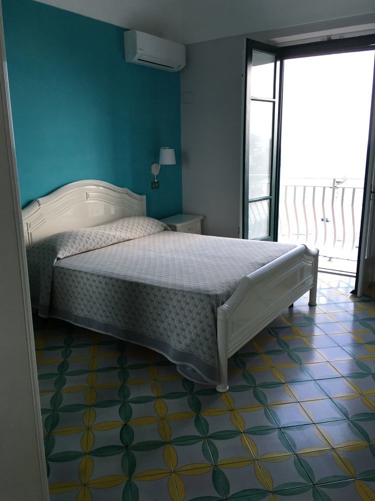 Amalfi Apartments Design Centro Storico Zewnętrze zdjęcie