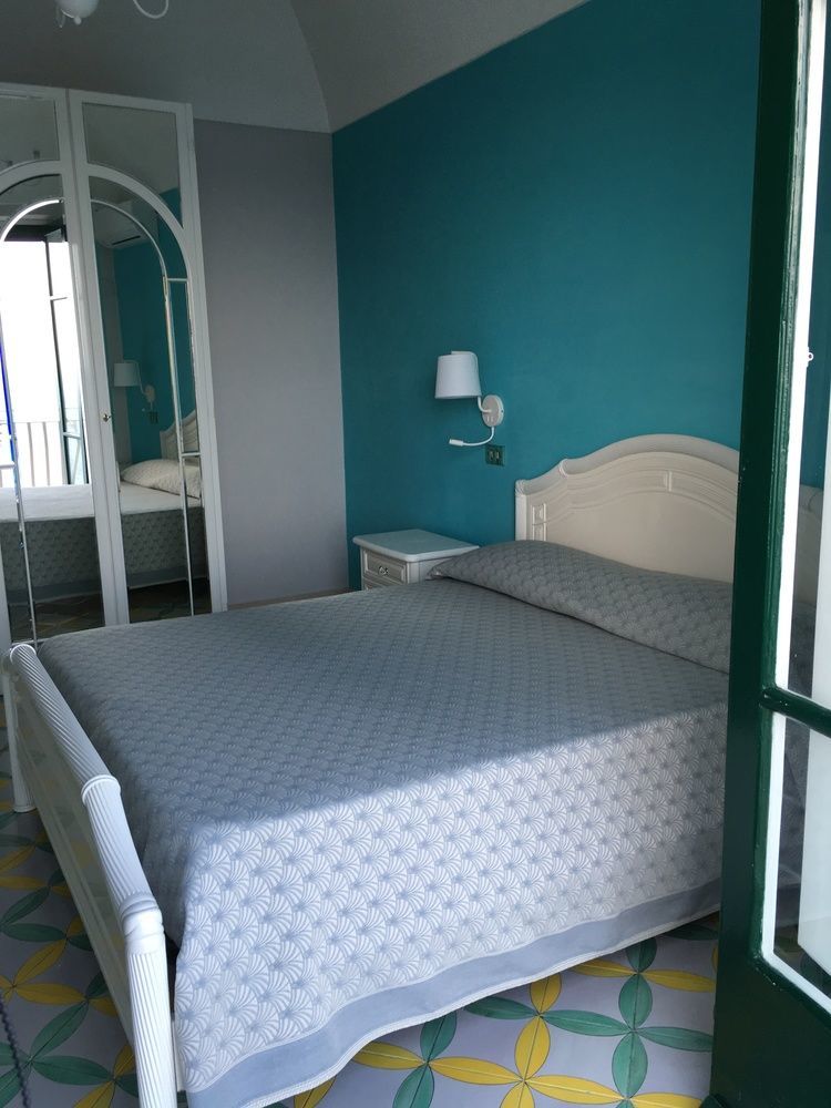 Amalfi Apartments Design Centro Storico Zewnętrze zdjęcie